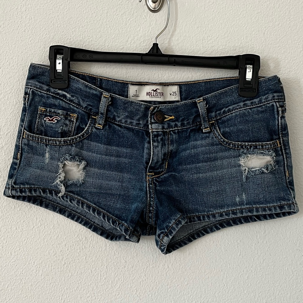 Hollister ripped Jean low rise short shorts